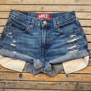 Levi’s Distressed jean shorts size 4/ waist 27